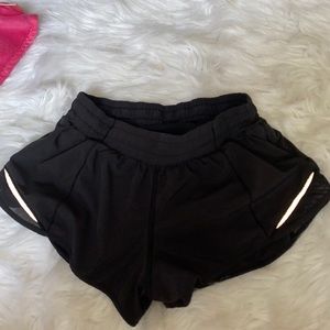 black lululemon hotty hot shorts 2.5 size 6